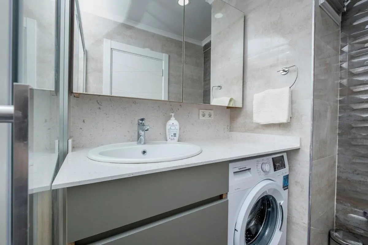 Family 3-Bedroom Duplex With Terrace And Elevator Istambul 0*,