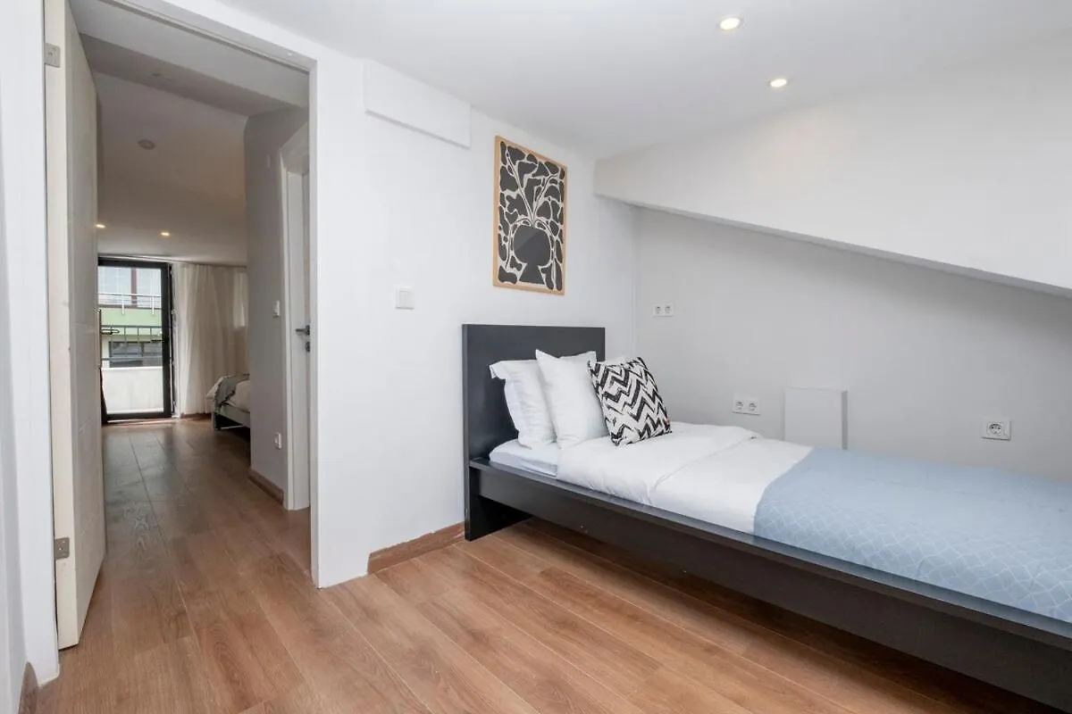Family 3-Bedroom Duplex With Terrace And Elevator Istambul 0*,  Turquia