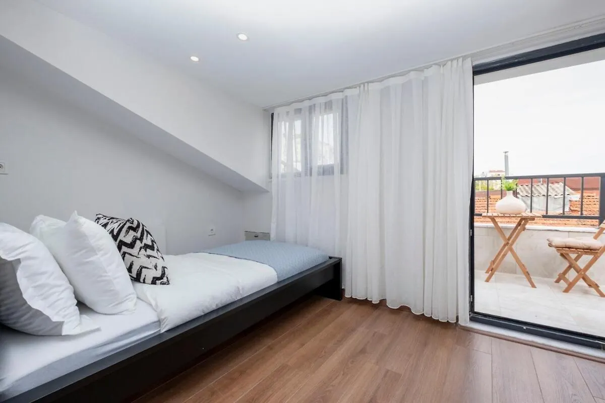 Family 3-Bedroom Duplex With Terrace And Elevator اسطنبول شقة