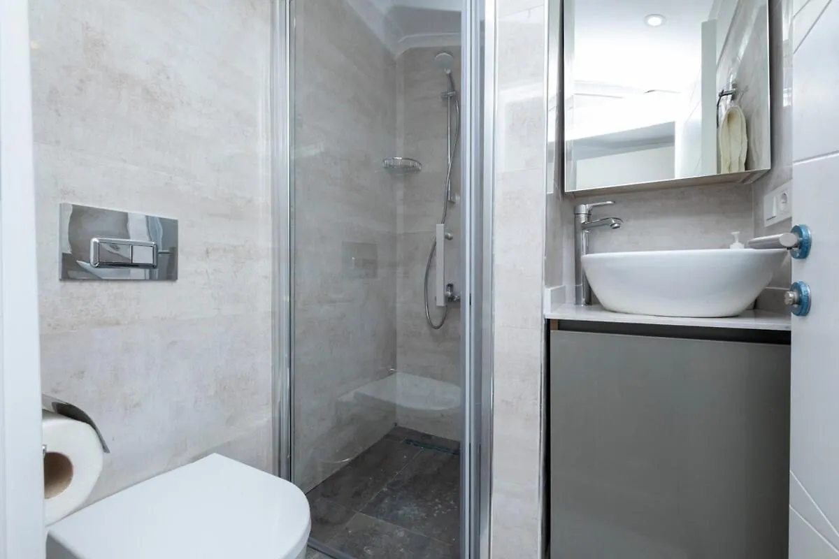 شقة Family 3-Bedroom Duplex With Terrace And Elevator اسطنبول